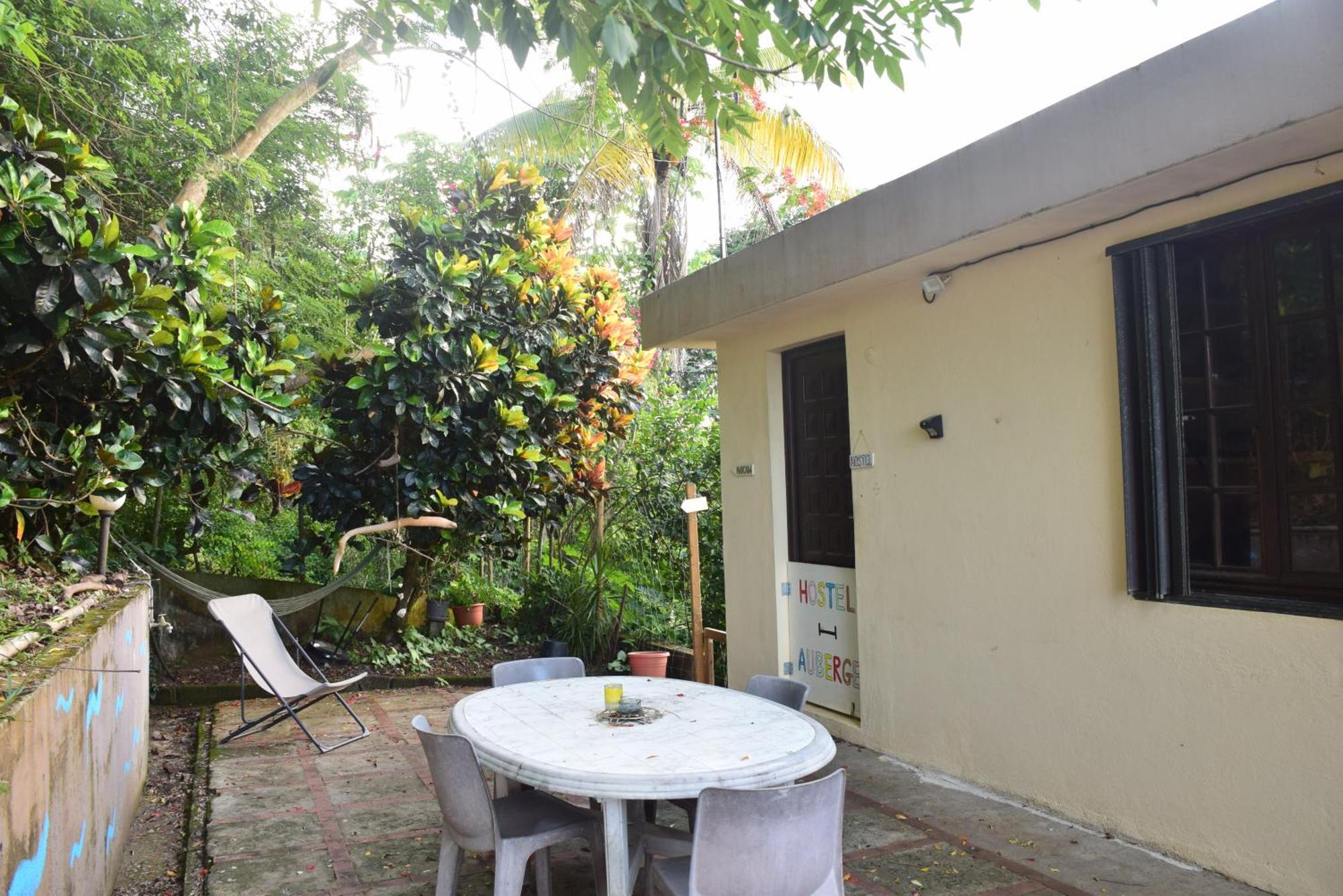 Top Hill Hostel- Martinique- Auberge Dortoir La Trinité Exterior photo